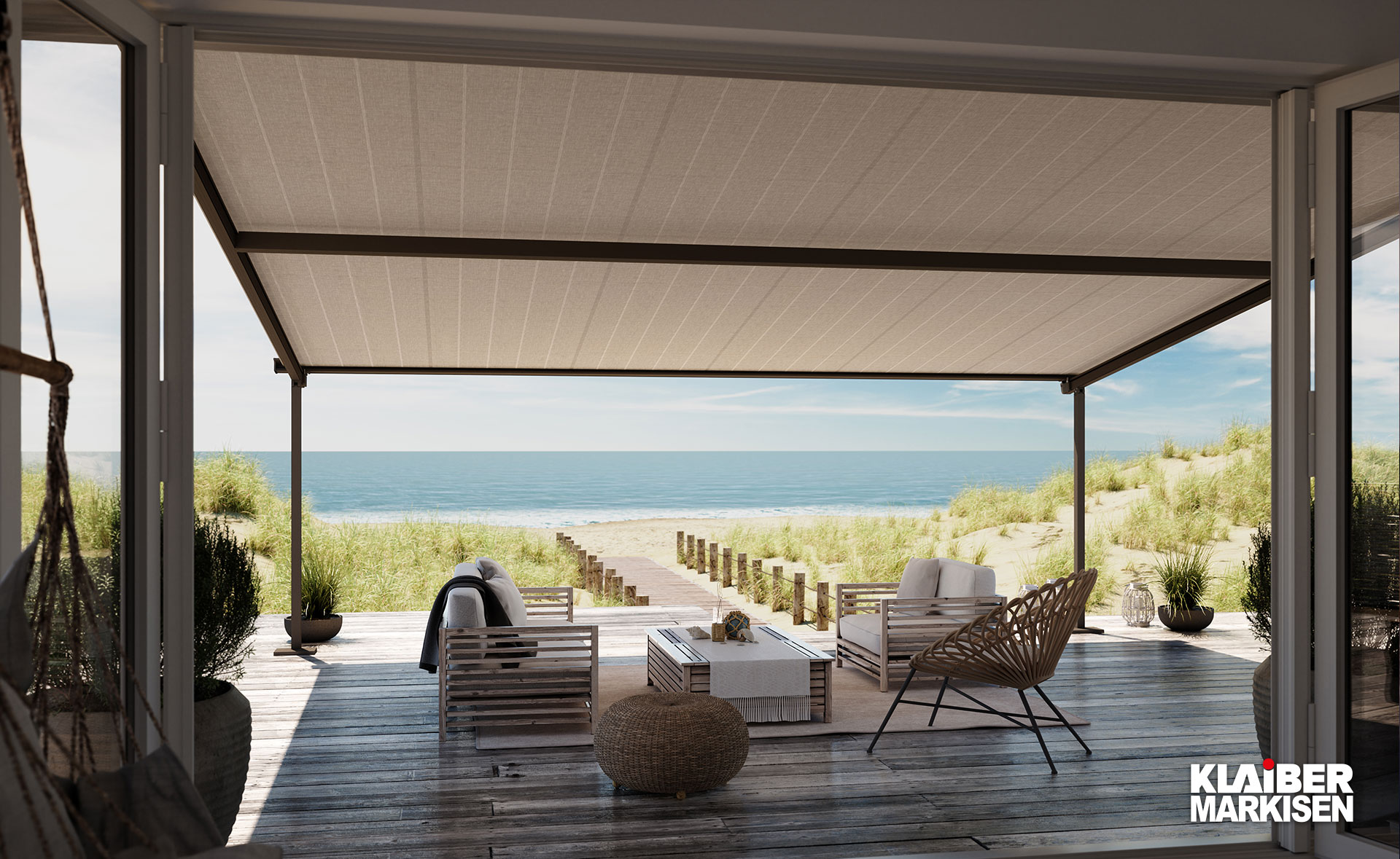 Ausgefahrene Pergola-Markise über Sitzplatz