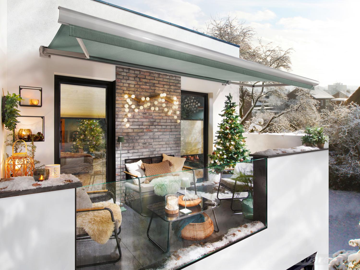 Terrassenmarkise an moderner Fassade