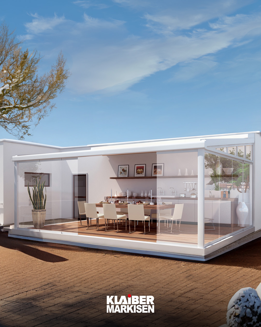 Heller Outdoor-Raum mit Glas und Sonnenschutz